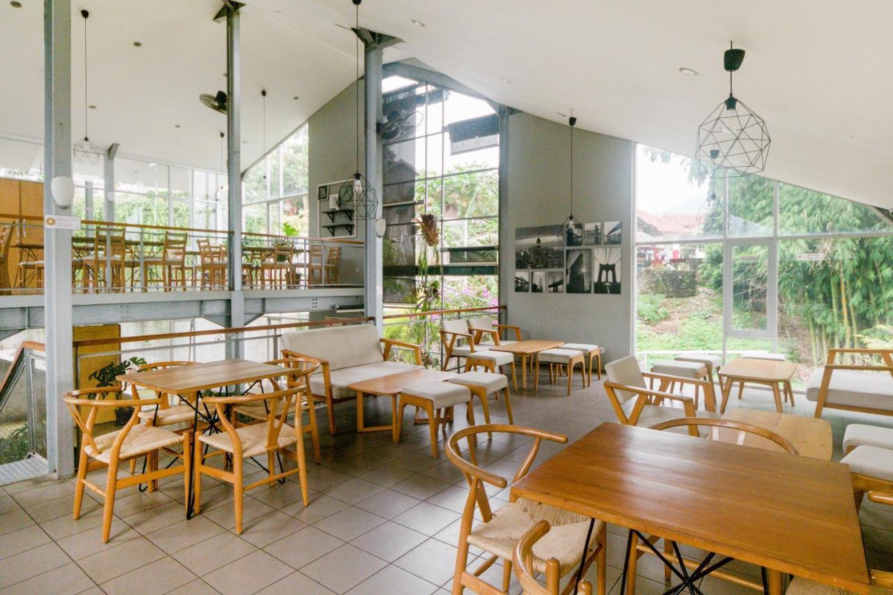 Oyo Life 3204 Beverly Park Bandung Bagian luar foto