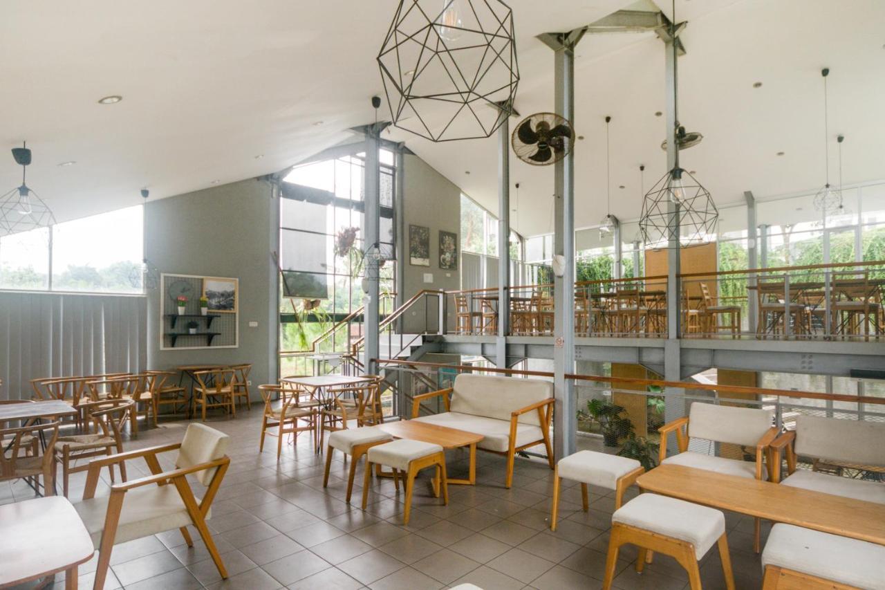 Oyo Life 3204 Beverly Park Bandung Bagian luar foto